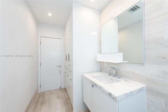 Building Photo - 829 Malaga Ave