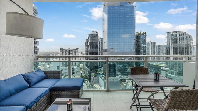 Building Photo - 950 Brickell Bay Dr