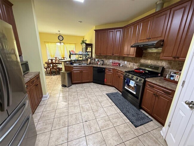 Building Photo - 9832 Helmsley Cir