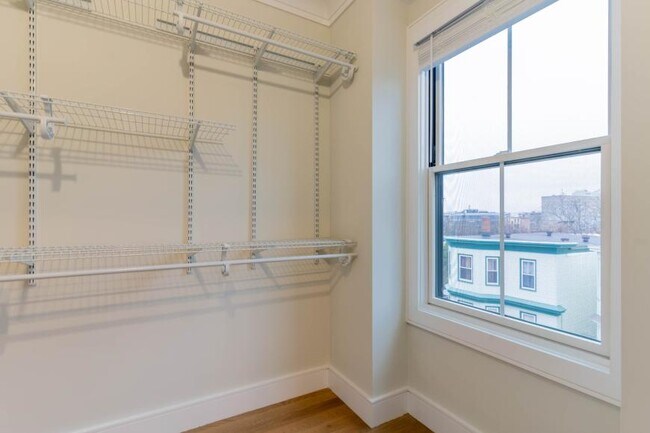 Building Photo - 2 bedroom in Boston MA 02128