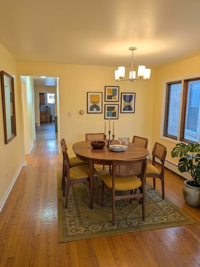 Dining area - 4853 N Talman Ave