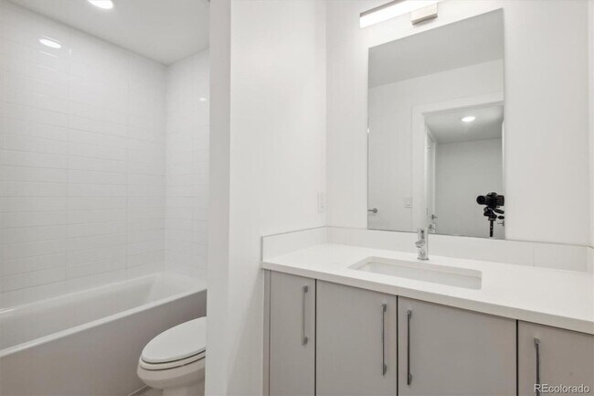 Building Photo - Brand New Build Townhome with Rooftop and ...