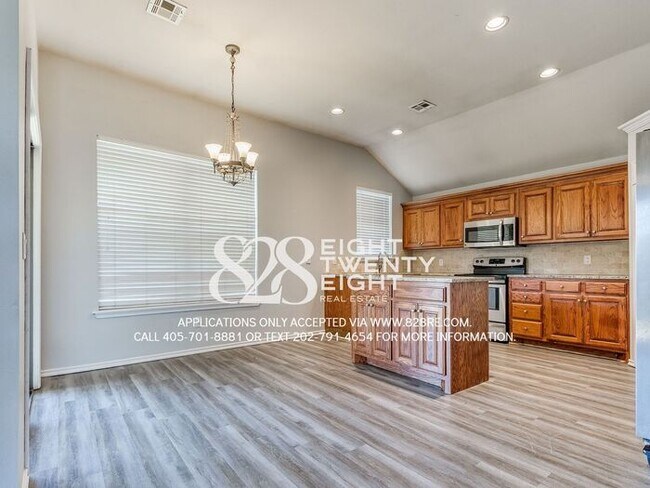 Building Photo - Lovely 3 Bed/2 Bath/2 Car Garage Single Fa...