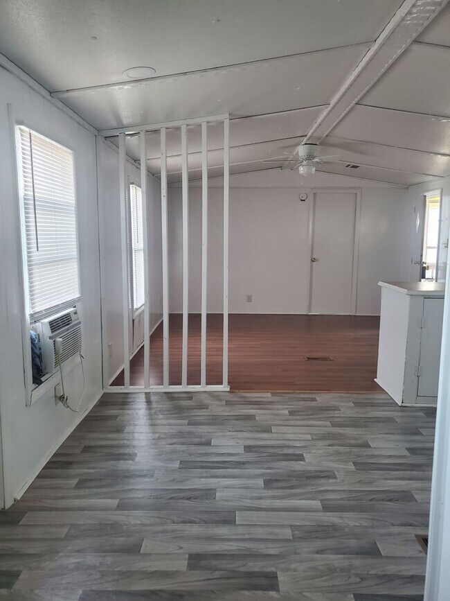 Building Photo - Newly Renovated Mobile Home