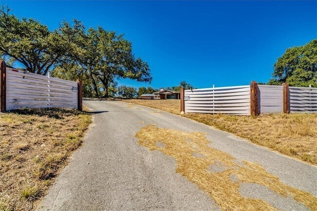 Building Photo - 1701 N Farm to Market 1626