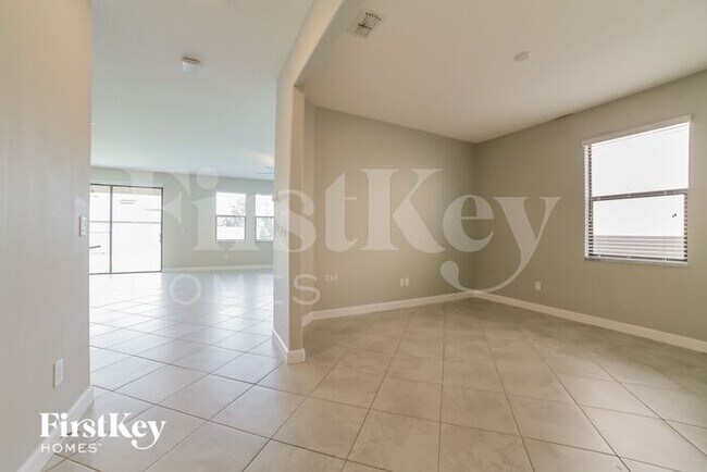 Building Photo - 9825 Ivory Dr