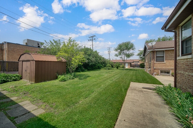 Building Photo - 9600 Kilpatrick Ave