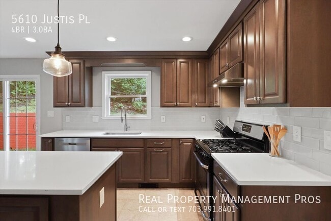 Building Photo - 5610 Justis Pl