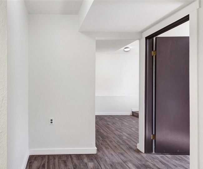 Building Photo - Spacious 4 Bedroom, 2 Bathroom Home