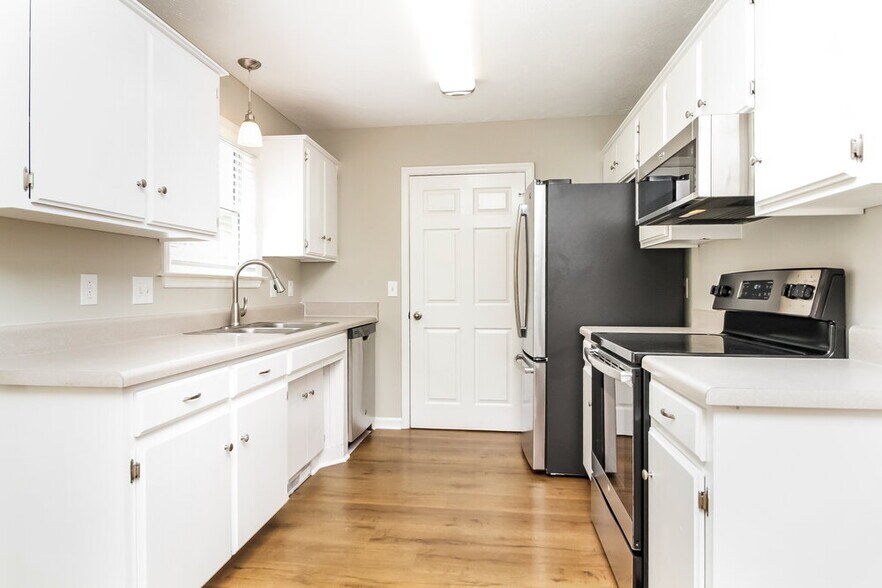 Building Photo - 610 Angel Way Ct