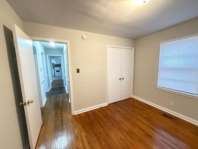 Building Photo - 2825 Amherst Rd