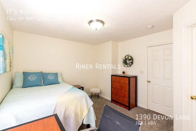 Building Photo - 1390 Devon Ln