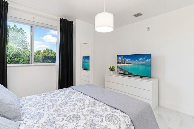 Building Photo - 2280 SW 32nd Ave