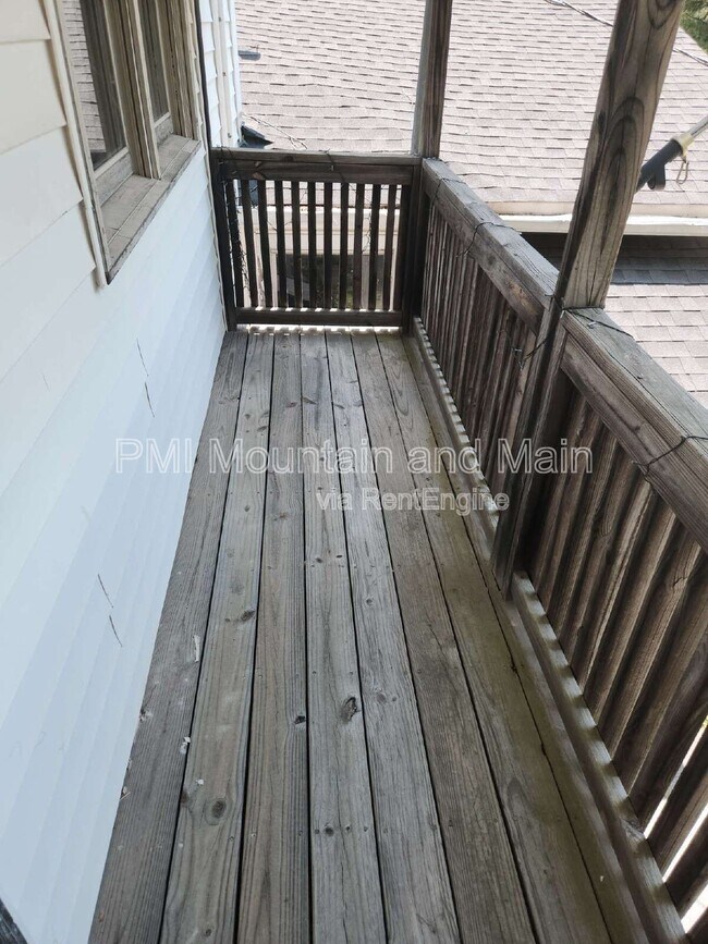 Building Photo - 488 Lake Hosea Dr