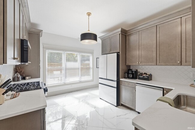 Building Photo - 1122 S Fess Ave