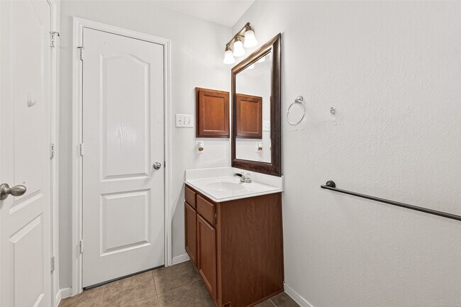 Building Photo - 8115 Sweetstone Bluff Ln