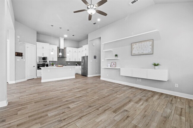 Building Photo - 8938 Intervale St