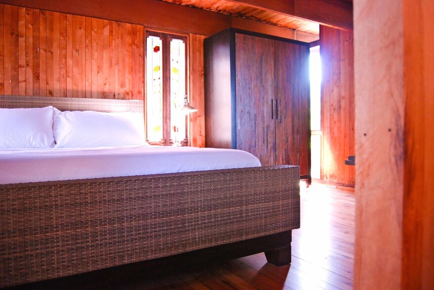 Building Photo - 341 Harbor View Ave