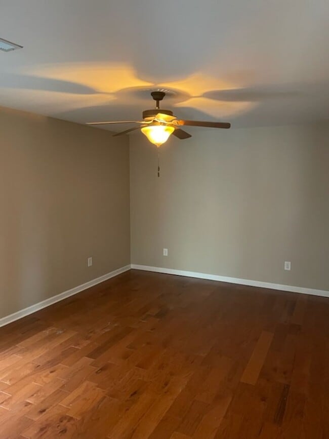 Building Photo - SINGLE FAMILY HOME
