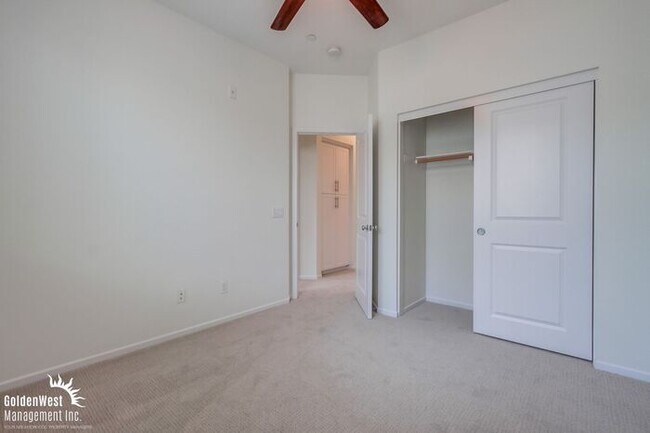Building Photo - Stylish 3Bdm 3Ba Townhome with Chef’s Kitc...
