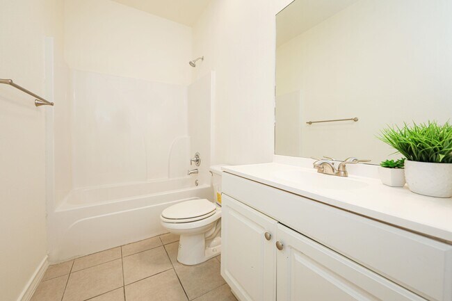 Building Photo - 1511 Don Camilo Blvd