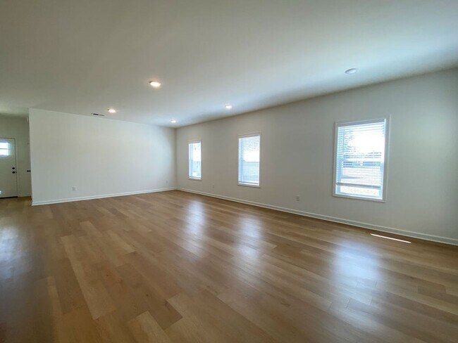 Building Photo - 126 Oak Ave