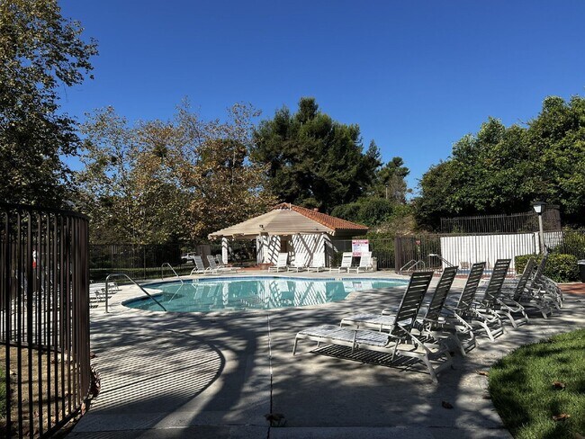 Building Photo - 3036 Avenida Christina