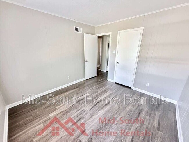 Building Photo - 815 Carol Ann Cove