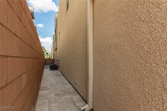 Building Photo - 11297 Gravitation Dr