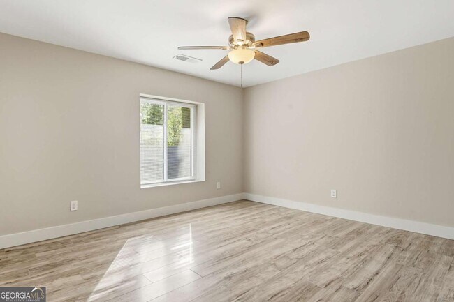 Building Photo - 1735 Carter Cir