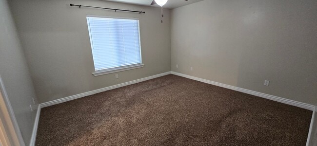 Building Photo - Pet Friendly Beautiful 3 Bed 3.5 Bath in R...