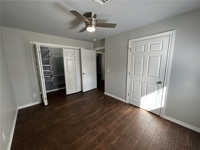 Building Photo - 1004 SE 4th St