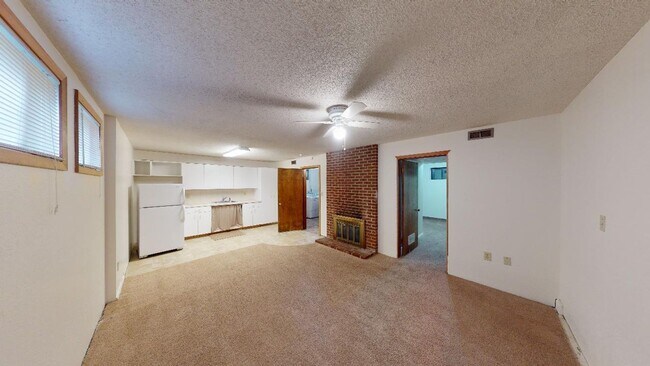 Building Photo - Lake Oswego/ Palisades - 3bd/2bth Hardwoods, Finished Daylight Basement with Bonus Rooms, Pet Fri...