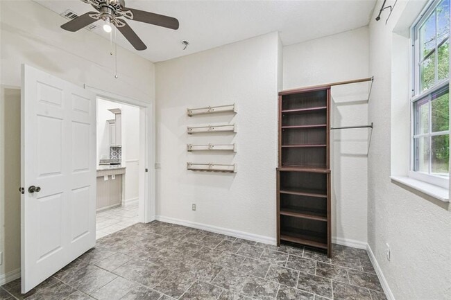 Building Photo - 16453 Pawnee Dr