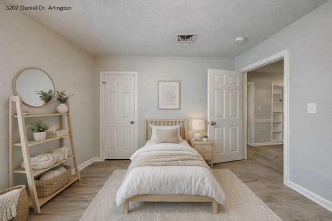 Building Photo - Move-In Ready 4BR Home in Arlington | Sunroom & Large Yard near DFW