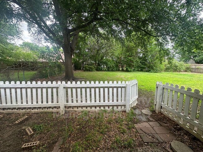 Building Photo - 4651 S Norwood Ave