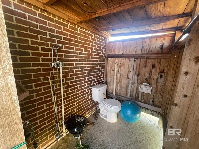 Building Photo - 35405 Pine Rd S