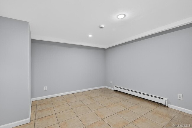 Building Photo - 552 Old Country Rd