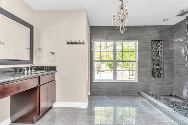 Building Photo - 12418 Mill Ridge Dr