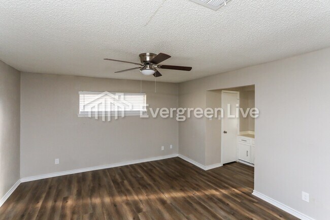 Building Photo - 715 San Juan Dr