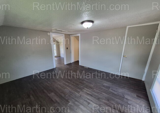 Building Photo - 501 D Ave