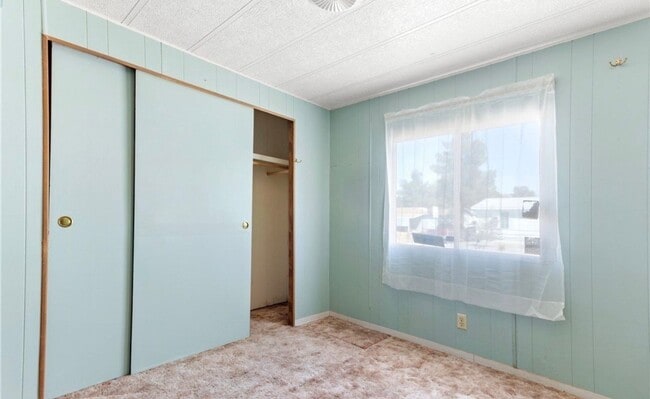 Building Photo - 2/2 Bedroom