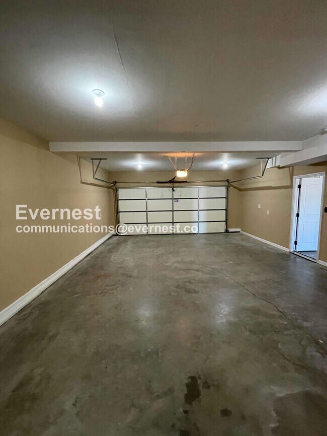 Building Photo - 3393 Wiser Dr