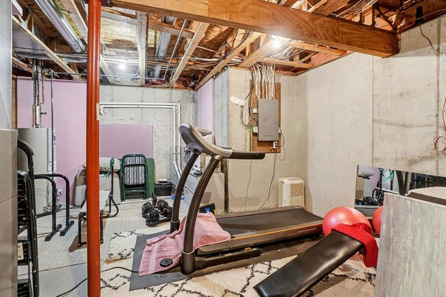 Building Photo - 2 BED 2 BATH CONDO NEAR BEACH