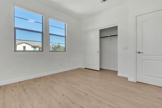 Building Photo - 4245 Powell Way