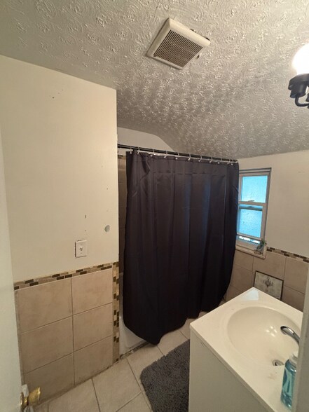 Building Photo - 4661 W 148th St