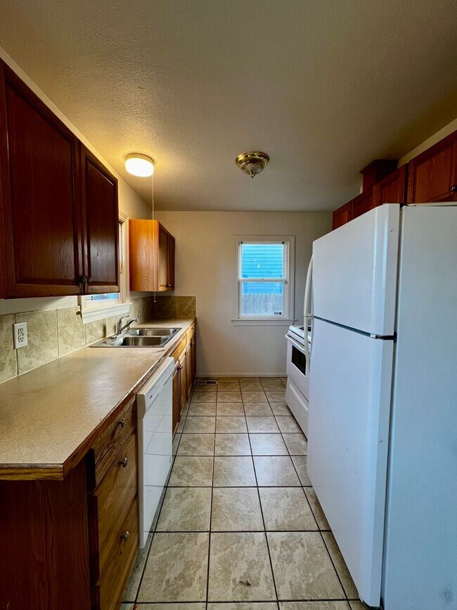 Building Photo - 1408 S 3rd Ave