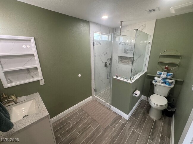 Building Photo - 6224 Miraloma St