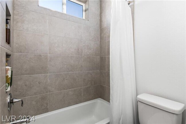 Building Photo - Elevated Desert Living with Strip & Mountain Views – Fully Furnished 6-Bedroom Retreat!