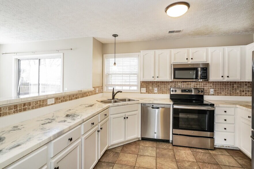 Building Photo - 6713 Ascot Dr